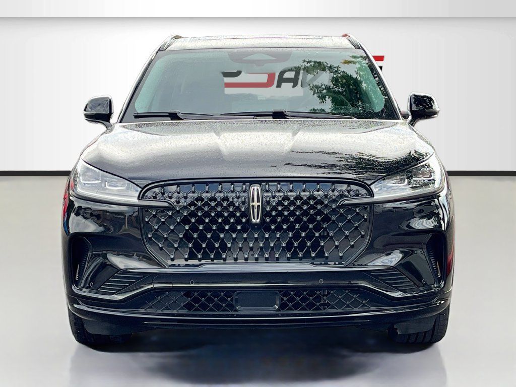 Used 2026 Lincoln Aviator Reserve AWD/4WD image 2