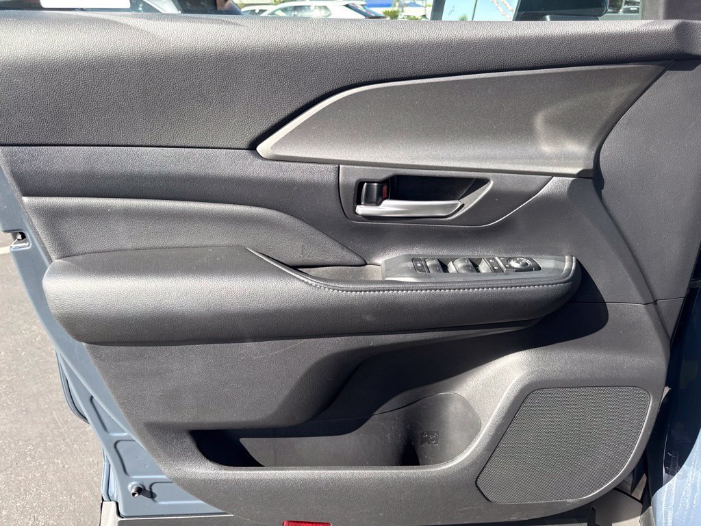Certified 2025 Toyota Grand Highlander FWD image 19