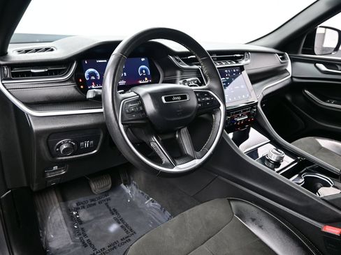 Used 2023 Jeep Grand Cherokee Altitude AWD/4WD image 15