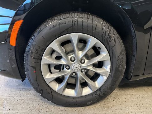 New 2026 Chrysler Pacifica Select image 2