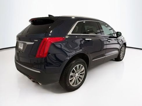 Used 2017 Cadillac XT5 Luxury w/ Driver Awareness Package FWD image 6
