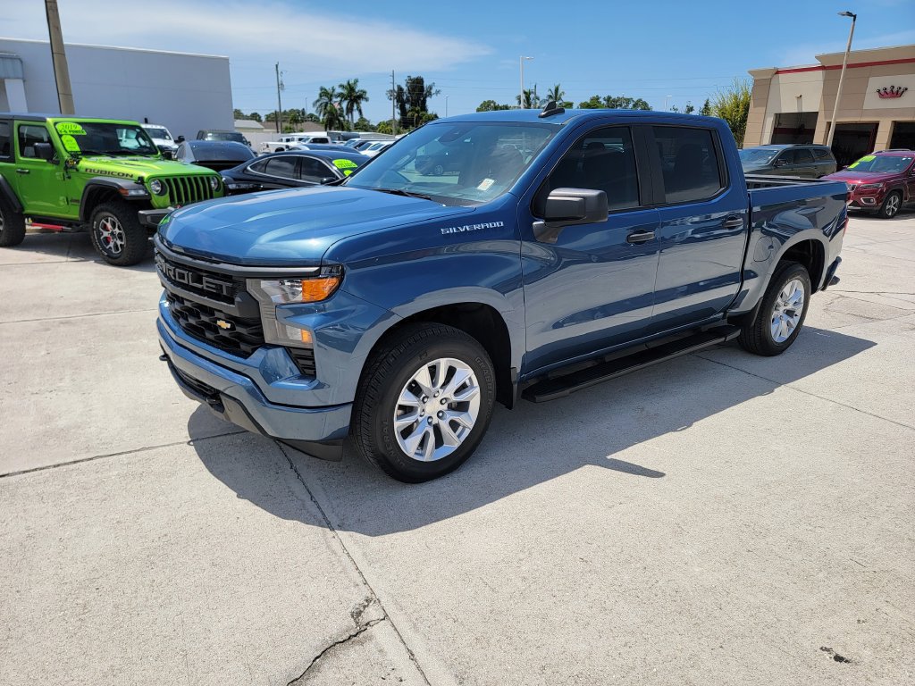 Used 2024 Chevrolet Silverado 1500 Custom RWD image 1