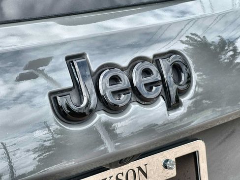 Used 2022 Jeep Grand Cherokee Laredo X AWD/4WD image 17