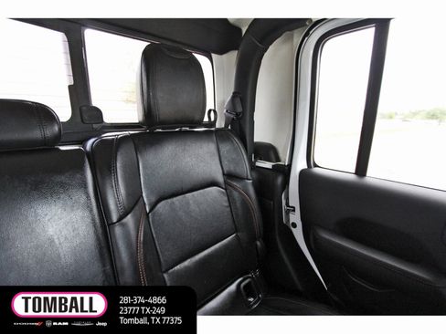 Used 2023 Jeep Gladiator Mojave w/ Cold Weather Group image 12