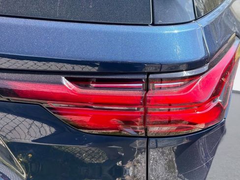 Used 2022 Chevrolet Traverse LT w/ LT Premium Package image 6