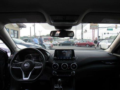 Used 2021 Nissan Sentra SR w/ SR Premium Package image 15