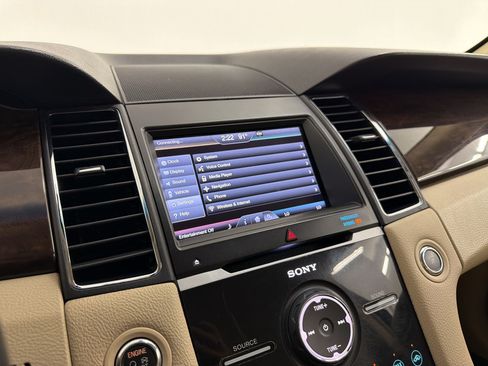 Used 2013 Ford Taurus Limited FWD image 29