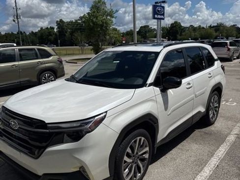 Used 2025 Subaru Forester Touring AWD/4WD image 5