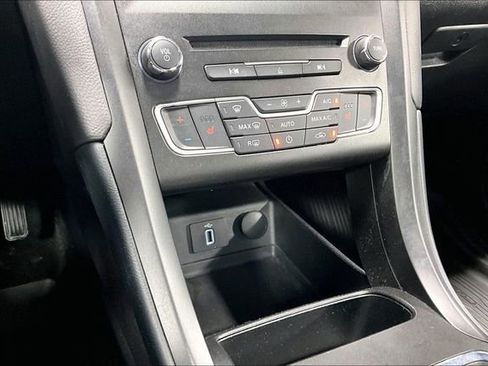 Used 2018 Ford Fusion SE w/ Equipment Group 601A image 15