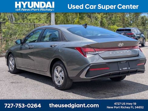 Used 2025 Hyundai Elantra SE FWD image 3