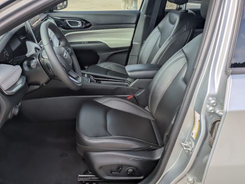 Used 2025 Jeep Compass Limited AWD/4WD image 7