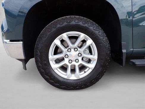 Used 2025 Chevrolet Silverado 1500 LT AWD/4WD image 7
