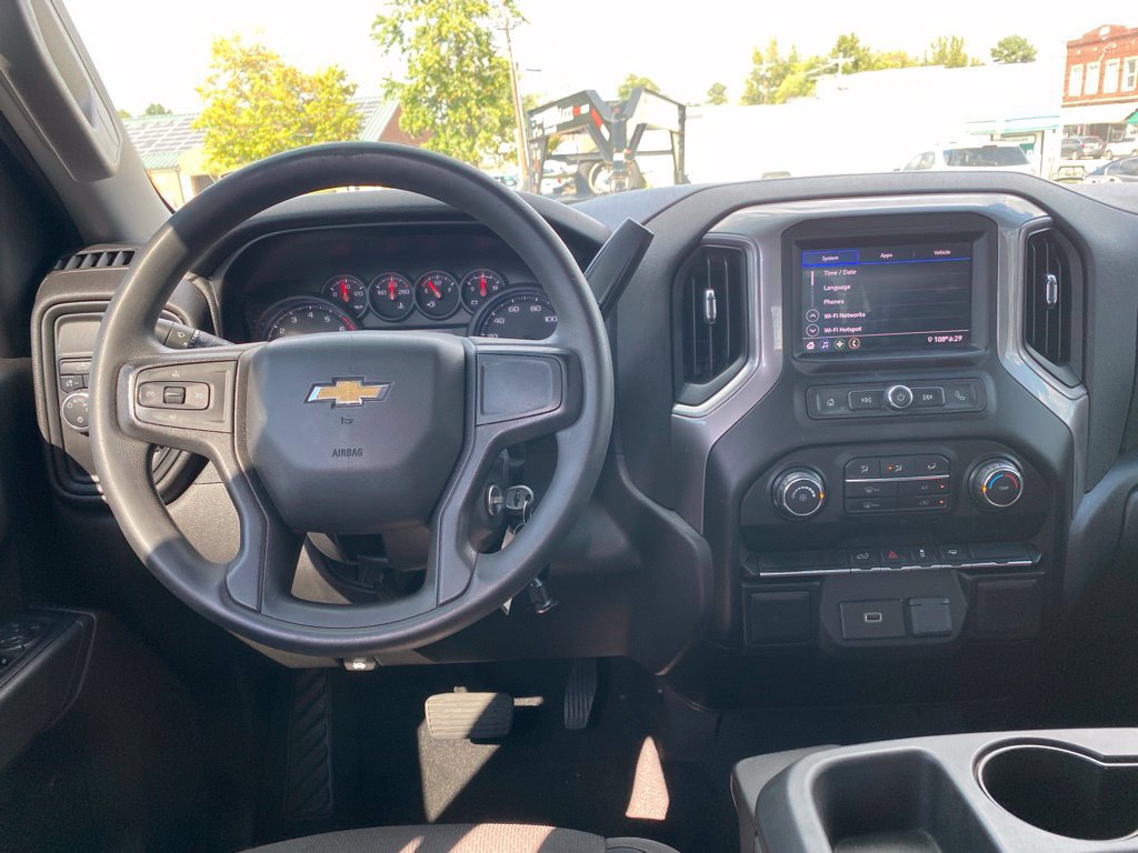 Used 2020 Chevrolet Silverado 1500 Custom w/ Custom Value Package RWD image 13