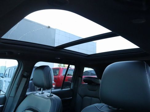 New 2025 Jeep Grand Cherokee Limited w/ Black Appearance Package image 17