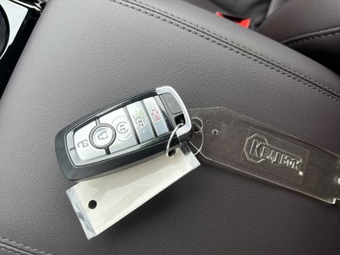 Used 2026 Ford Explorer Platinum AWD/4WD image 32