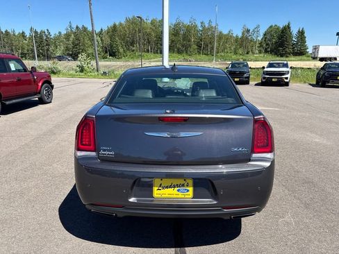 Used 2018 Chrysler 300 S w/ 300S Premium Group 2 AWD/4WD image 2