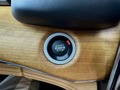 Used 2023 Jeep Grand Cherokee Summit AWD/4WD image 16