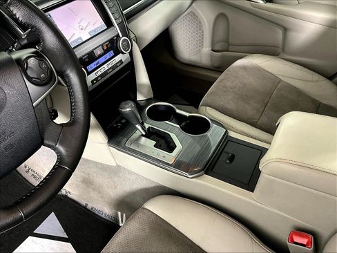 Used 2012 Toyota Camry XLE w/ Leather Pkg FWD image 18