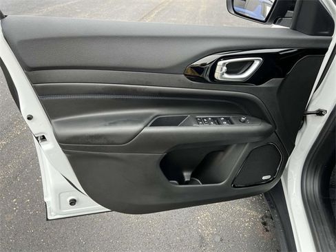 New 2025 Jeep Compass Limited w/ Sun & Sound Group image 12