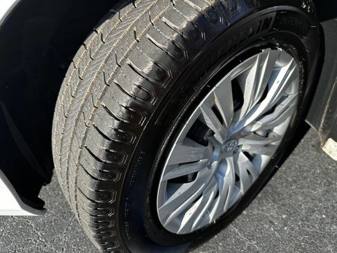 Used 2012 Toyota Camry LE image 17