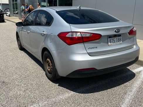 Used 2016 Kia Forte LX FWD image 2
