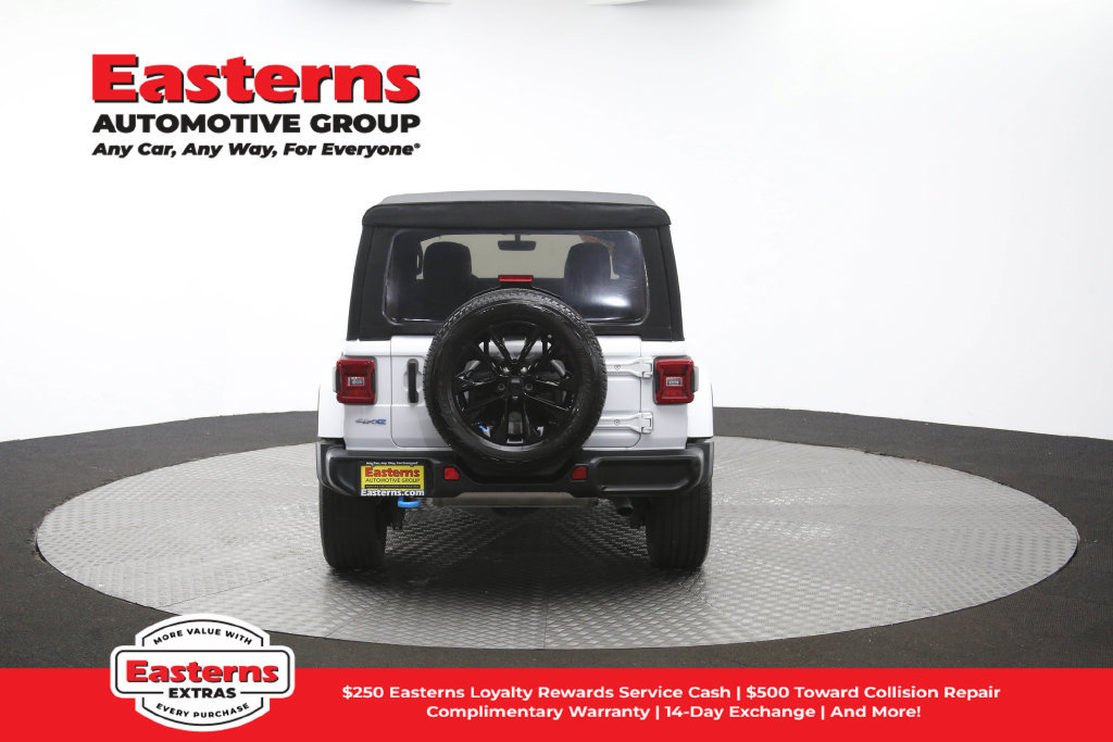 Used 2022 Jeep Wrangler Unlimited Sahara w/ Cold Weather Group AWD/4WD image 39