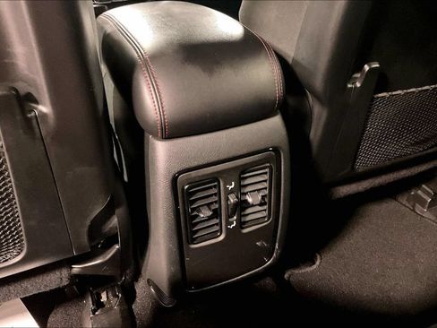 Used 2025 Dodge Durango GT AWD/4WD image 30
