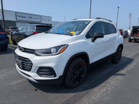 Used 2022 Chevrolet Trax LT w/ Redline Edition AWD/4WD image 4