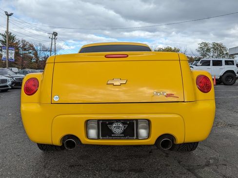 Used 2004 Chevrolet SSR w/ Preferred Equipment Group RWD image 9