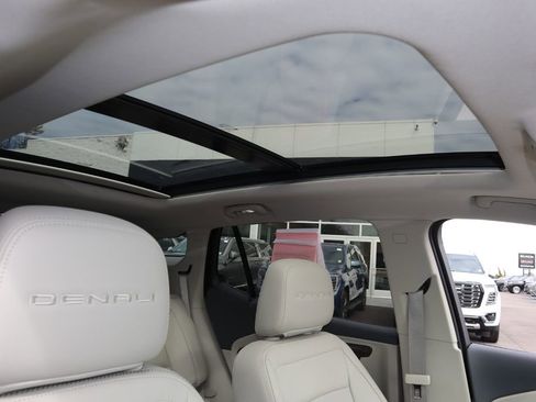Used 2023 GMC Terrain Denali w/ Denali Premium Package AWD/4WD image 34