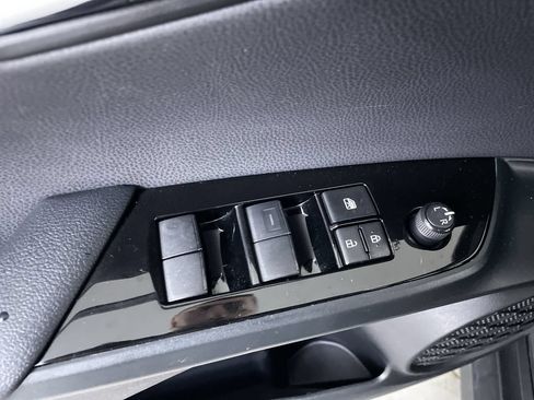 Used 2022 Toyota Prius LE FWD image 11