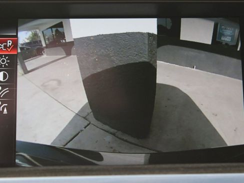 Used 2015 BMW 750Li image 25