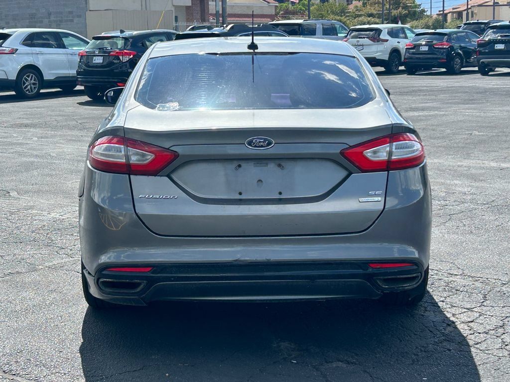 Used 2013 Ford Fusion SE FWD image 4