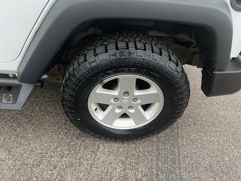 Used 2018 Jeep Wrangler Unlimited Sport S AWD/4WD image 9