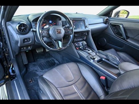 Used 2019 Nissan GT-R Premium w/ Premium Interior Package image 3