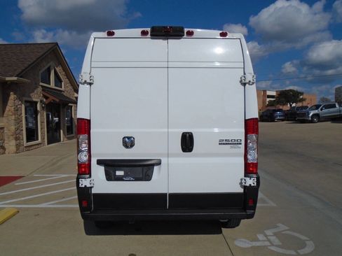 Used 2025 RAM ProMaster 2500 w/ Convenience Group image 6
