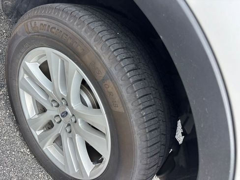 Used 2018 Ford Explorer XLT w/ Equipment Group 202A AWD/4WD image 4
