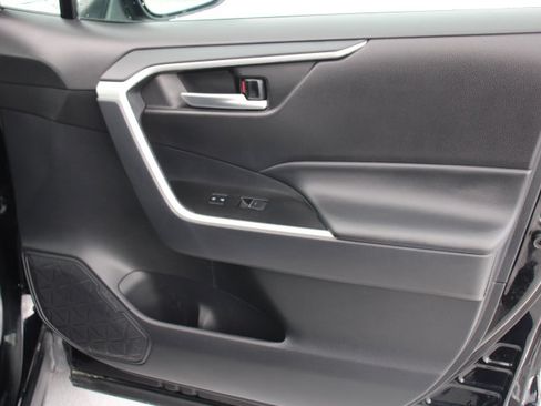 Certified 2025 Toyota RAV4 XLE image 19