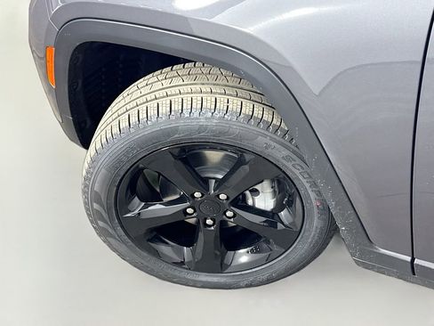 New 2025 Jeep Grand Cherokee Limited w/ Black Appearance Package image 48