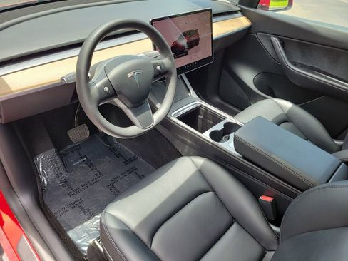 Used 2022 Tesla Model Y Long Range AWD/4WD image 23