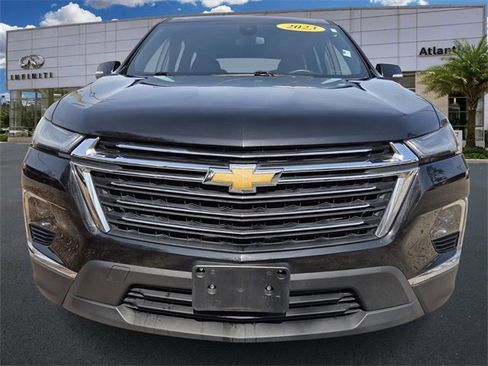 Used 2023 Chevrolet Traverse LT image 3