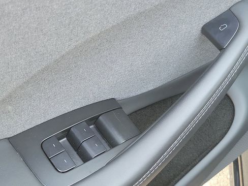 Used 2025 Tesla Model 3 RWD image 13