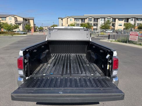 Used 2023 Toyota Tacoma TRD Off-Road AWD/4WD image 23