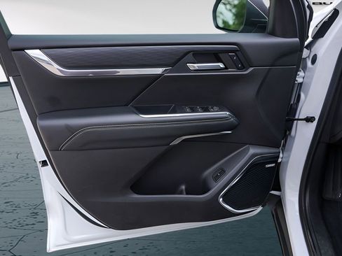 Used 2024 GMC Acadia Elevation image 25