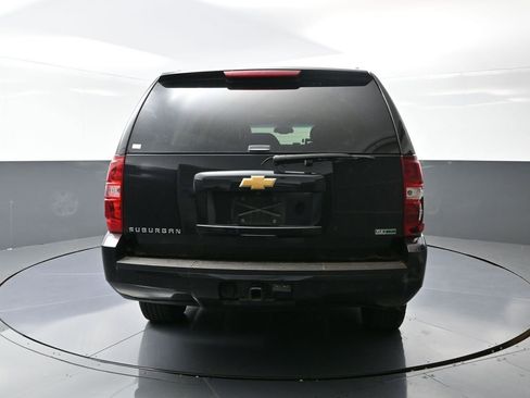 Used 2011 Chevrolet Suburban LT image 13