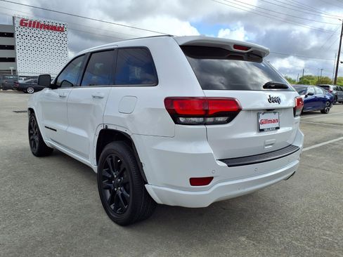 Used 2019 Jeep Grand Cherokee Altitude RWD image 3