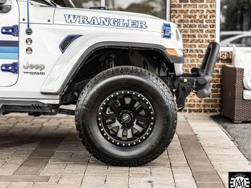 Used 2019 Jeep Wrangler Unlimited Sahara w/ Safety Group image 10