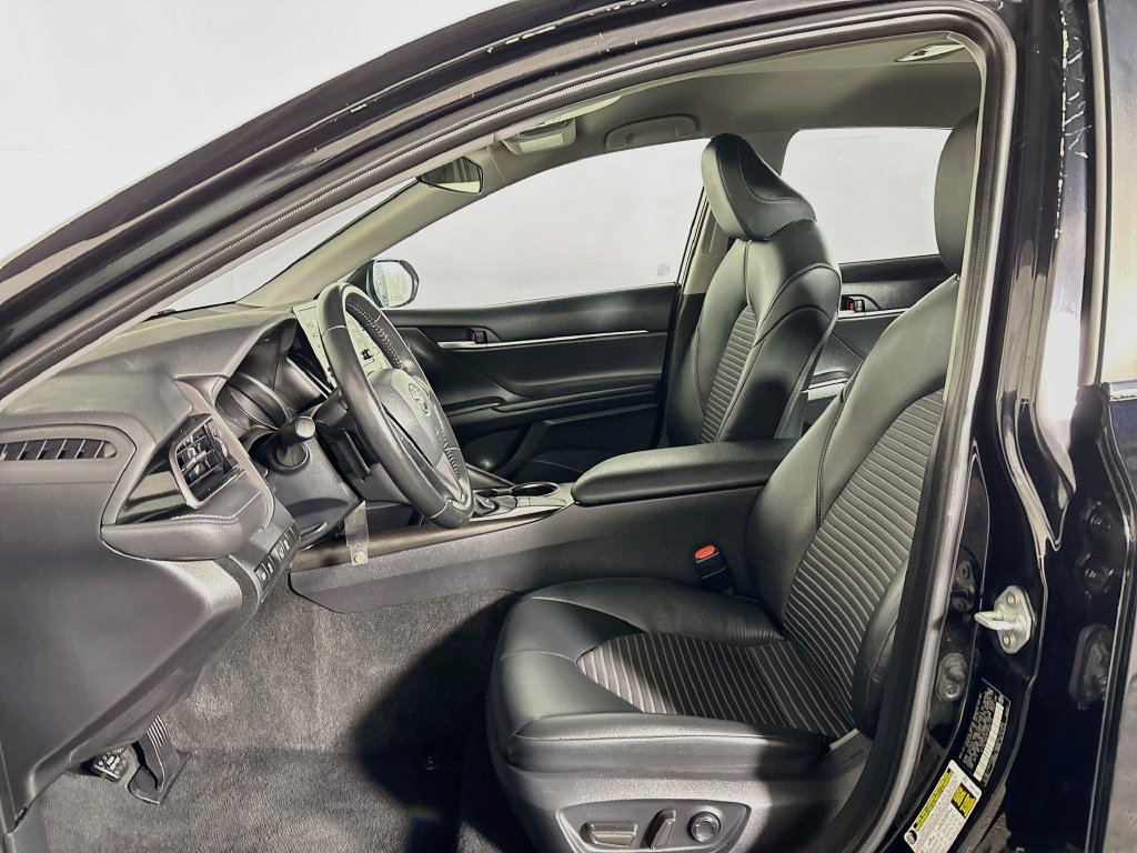 Used 2023 Toyota Camry SE FWD image 11