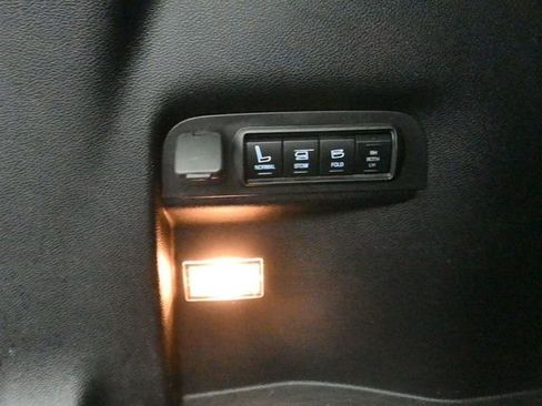 Used 2018 Ford Explorer Sport image 24