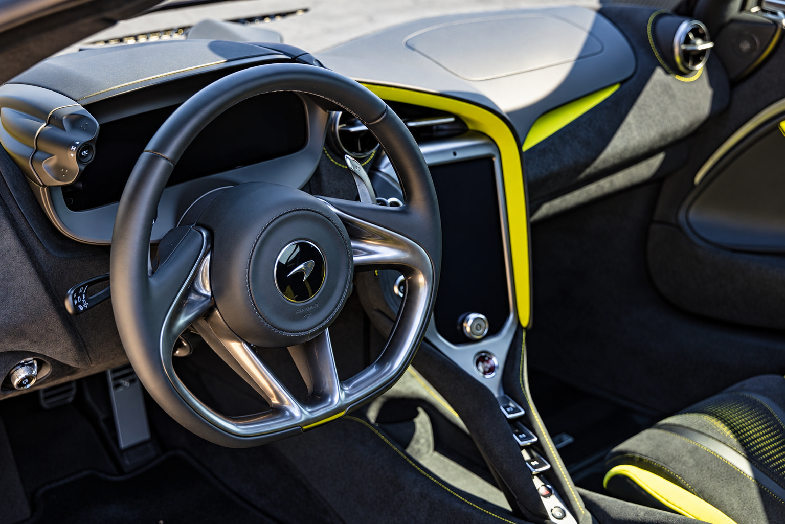 Used 2024 McLaren 750S RWD image 10